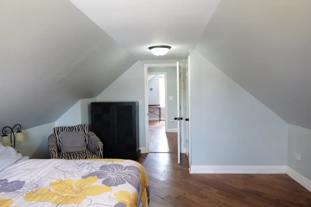 3223 West 84th Place Chicago IL 60652
