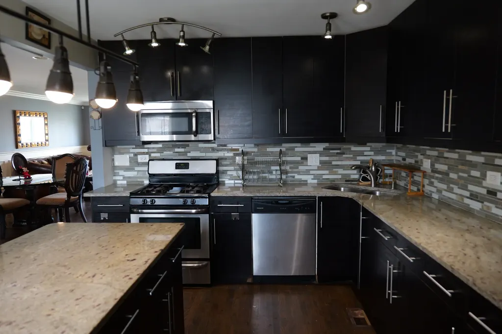 3223 West 84th Place Chicago IL 60652