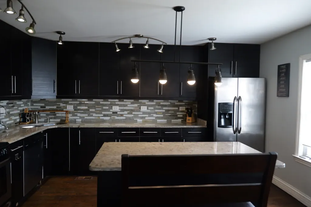 3223 West 84th Place Chicago IL 60652