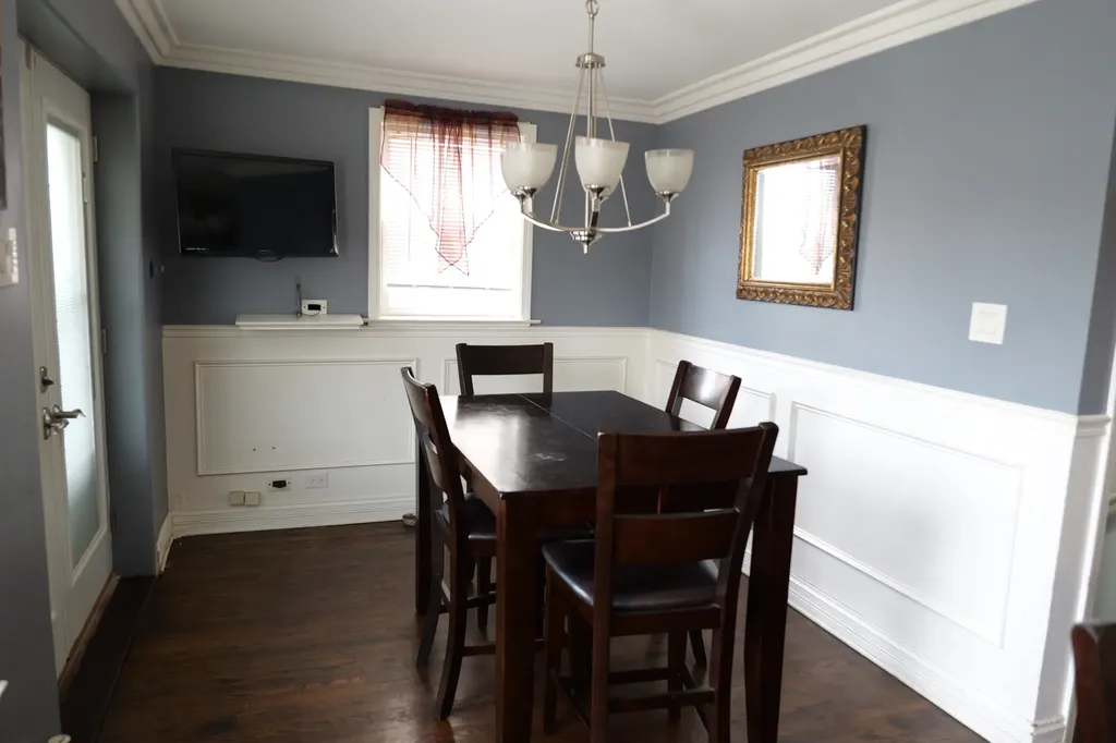 3223 West 84th Place Chicago IL 60652