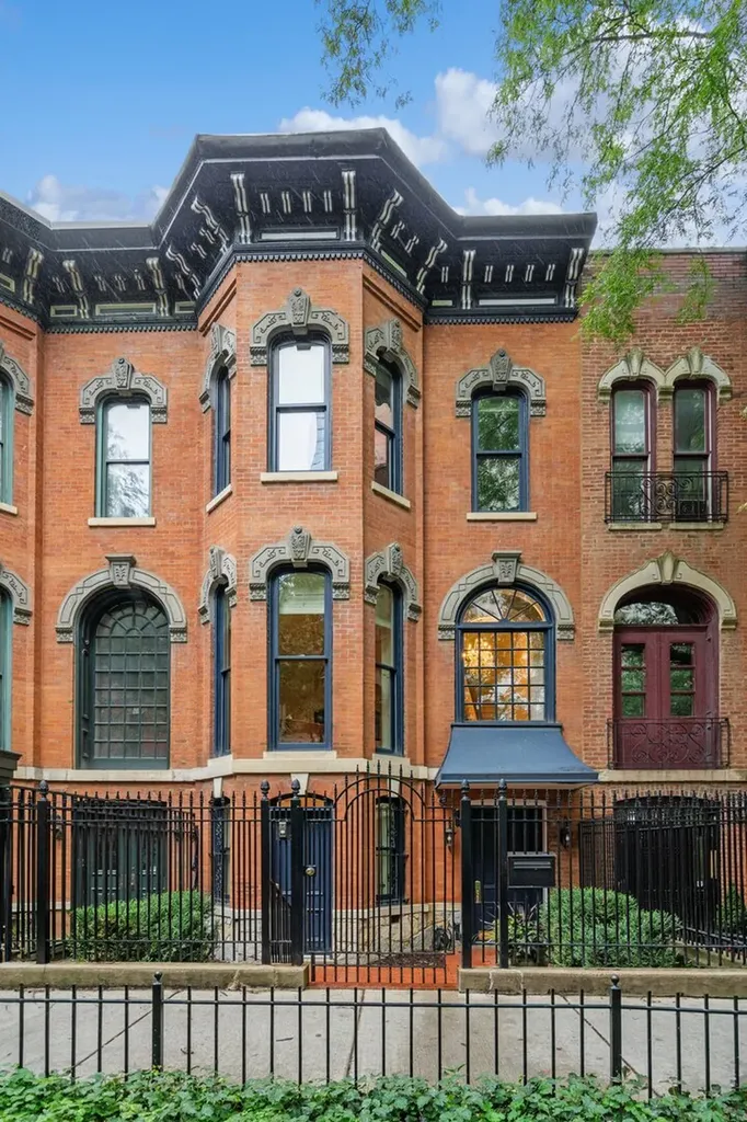 24 West Chestnut Street Chicago IL 60610