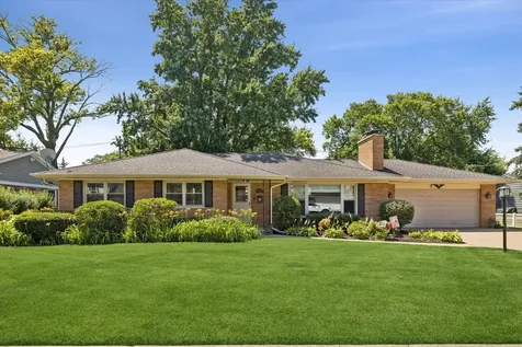 404 South See Gwun Avenue Mount Prospect IL 60056