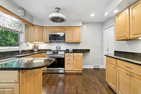 404 South See Gwun Avenue Mount Prospect IL 60056