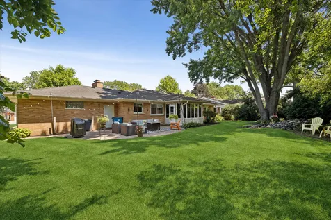 404 South See Gwun Avenue Mount Prospect IL 60056
