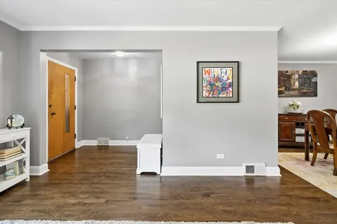 404 South See Gwun Avenue Mount Prospect IL 60056