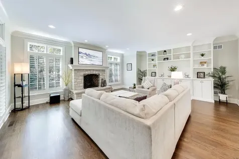 1871 West Salisbury Lane Lake Forest IL 60045