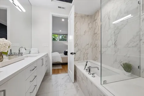 2719 West Haddon Avenue Chicago IL 60622