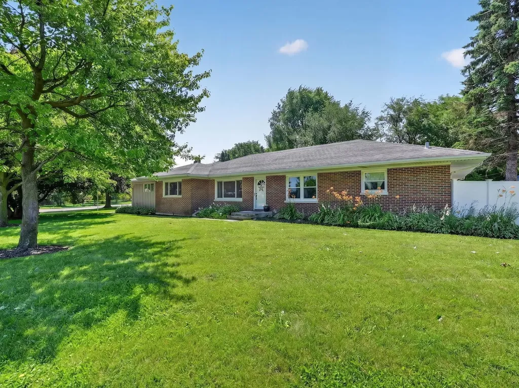 2230 North 1st Street Dekalb IL 60115