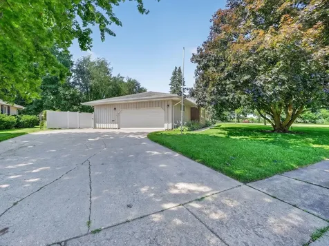 2230 North 1st Street Dekalb IL 60115