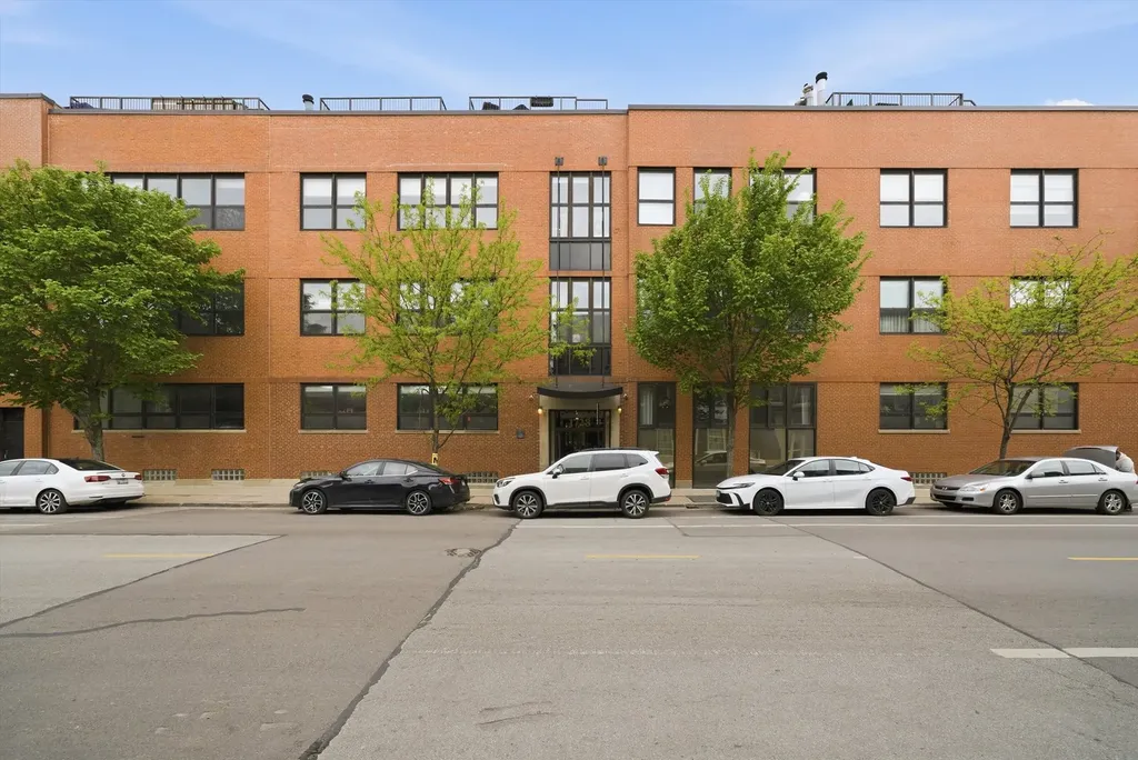 1728 North Damen Avenue Chicago IL 60647