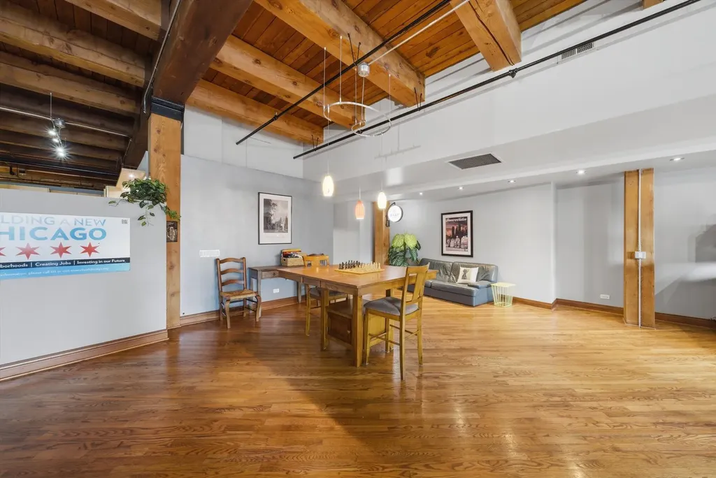1728 North Damen Avenue Chicago IL 60647
