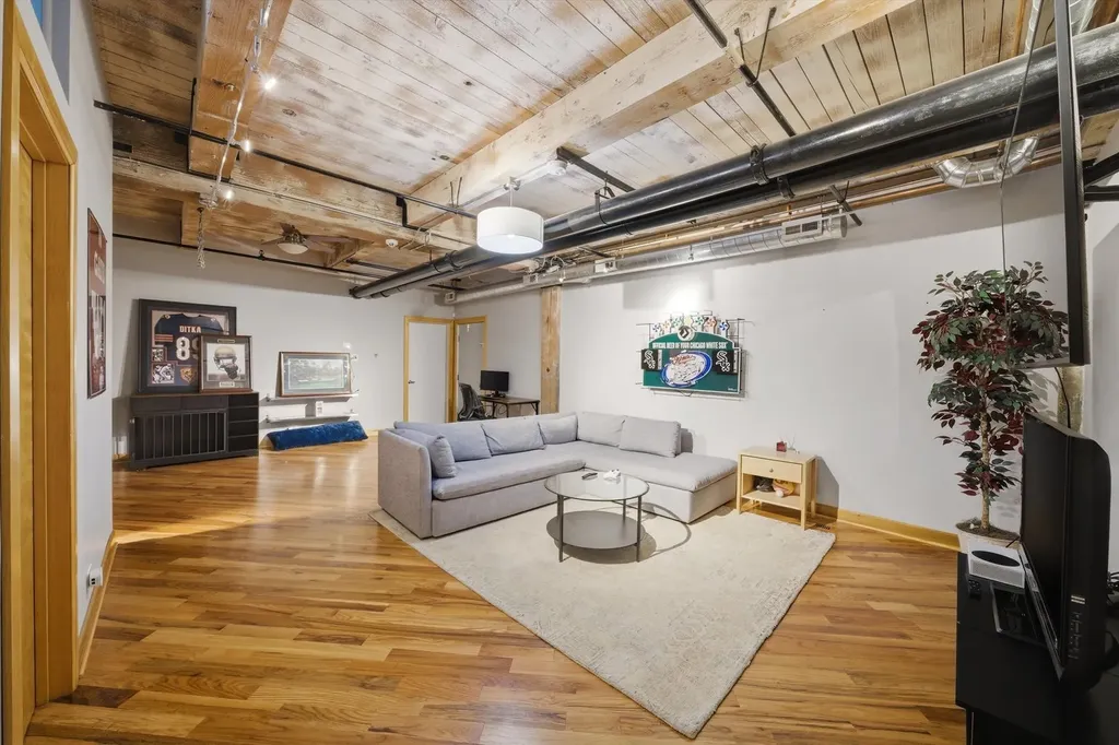 1728 North Damen Avenue Chicago IL 60647