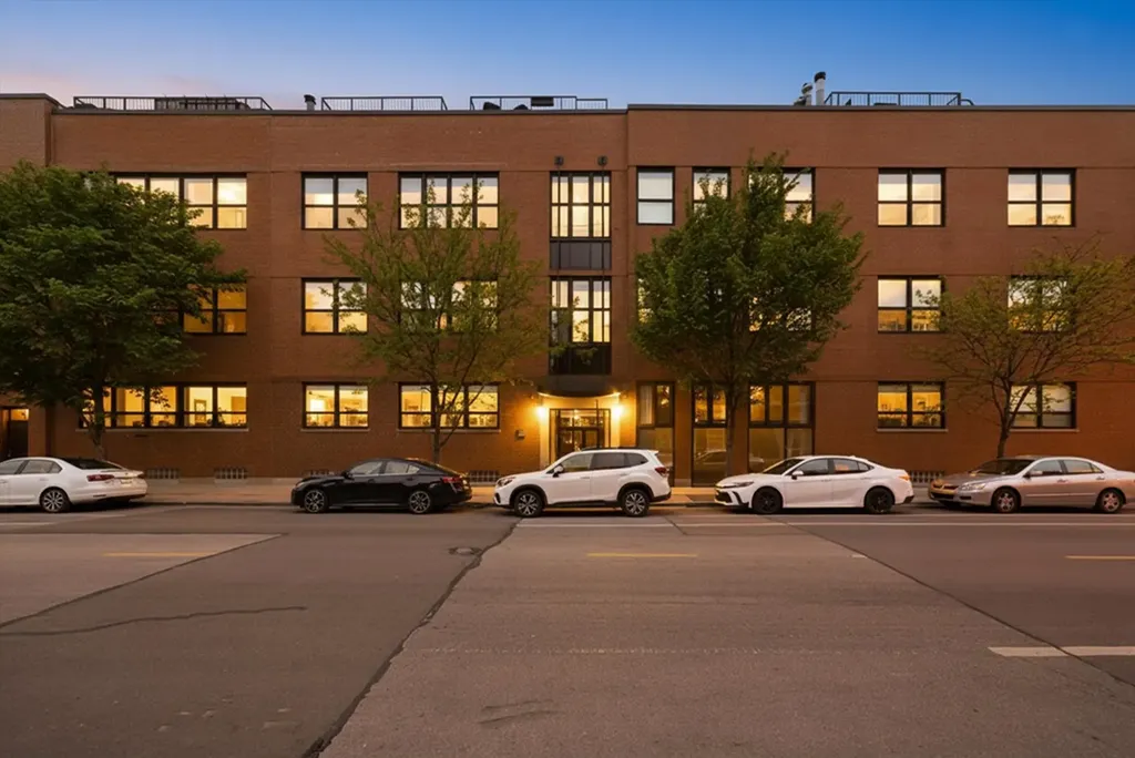 1728 North Damen Avenue Chicago IL 60647