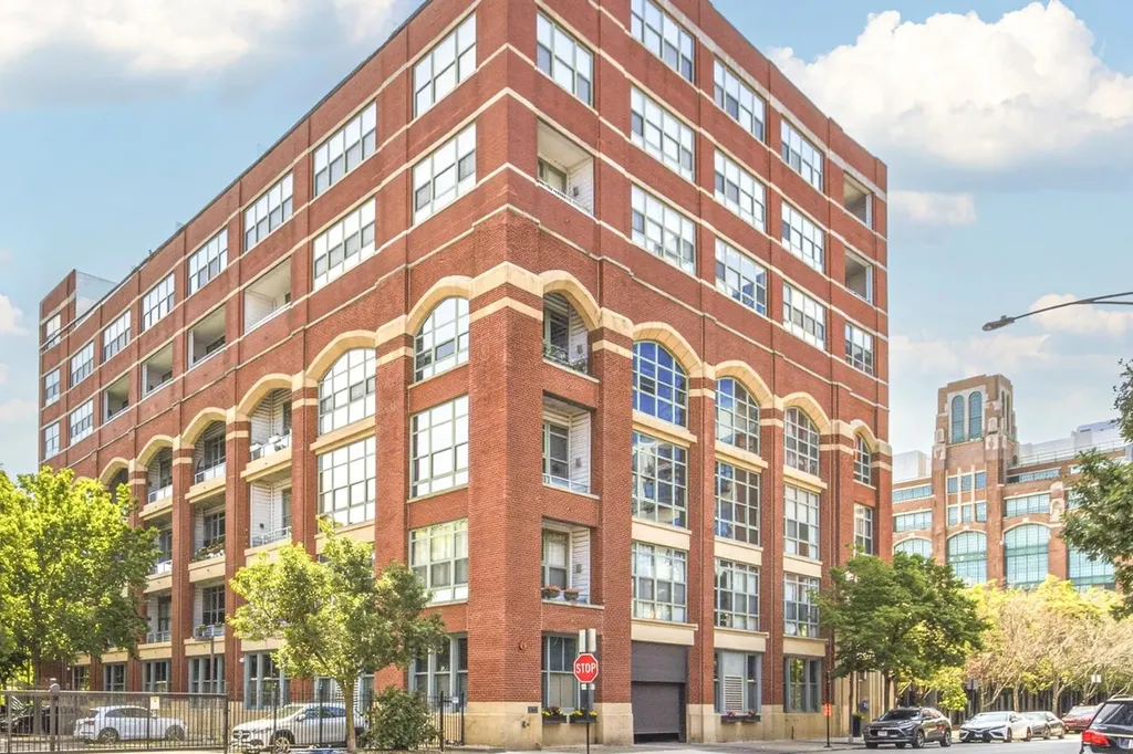 2001 South Calumet Avenue Chicago IL 60616