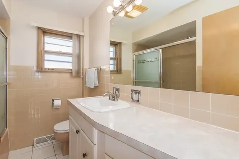 8516 North Ozanam Avenue Niles IL 60714