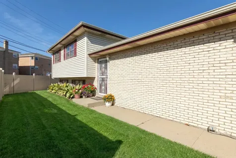 8516 North Ozanam Avenue Niles IL 60714