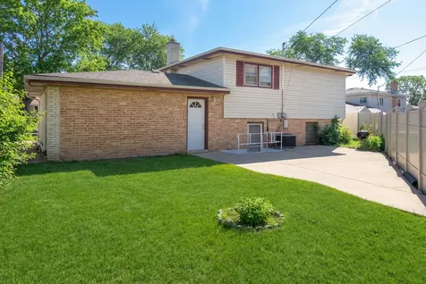 8516 North Ozanam Avenue Niles IL 60714