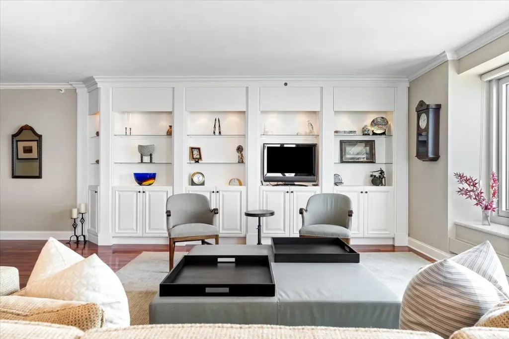132 East Delaware Place Chicago IL 60611