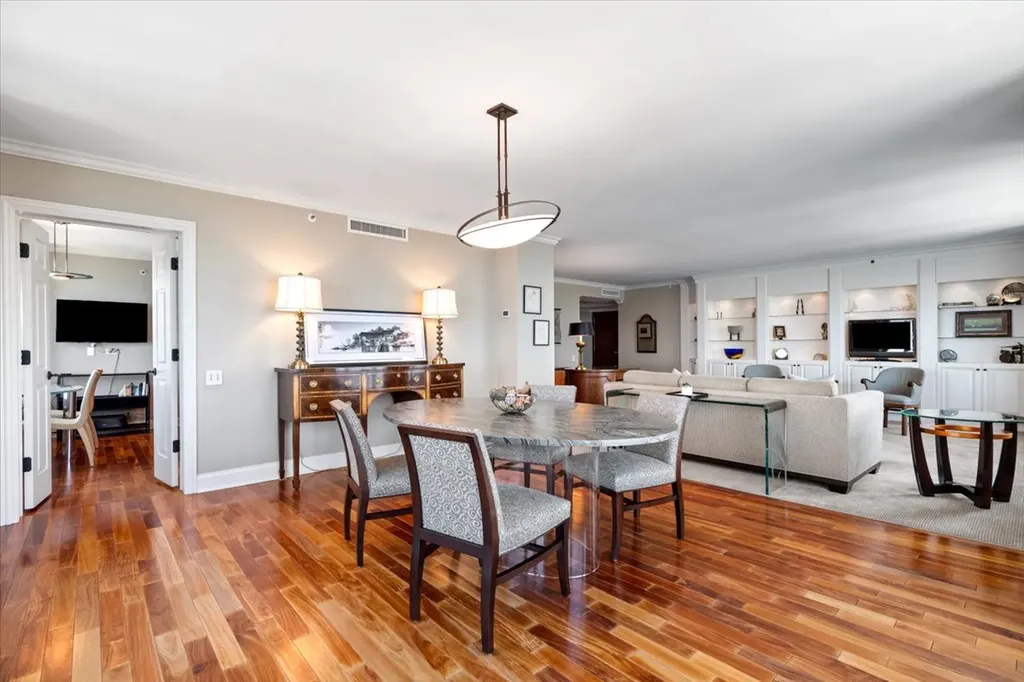 132 East Delaware Place Chicago IL 60611