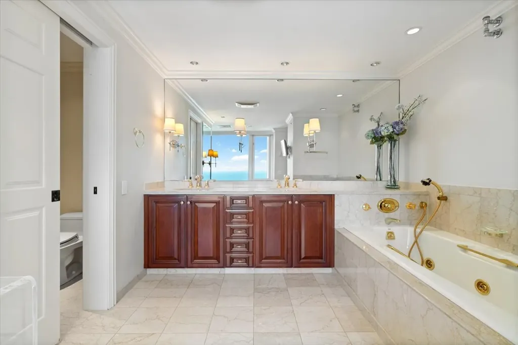 132 East Delaware Place Chicago IL 60611