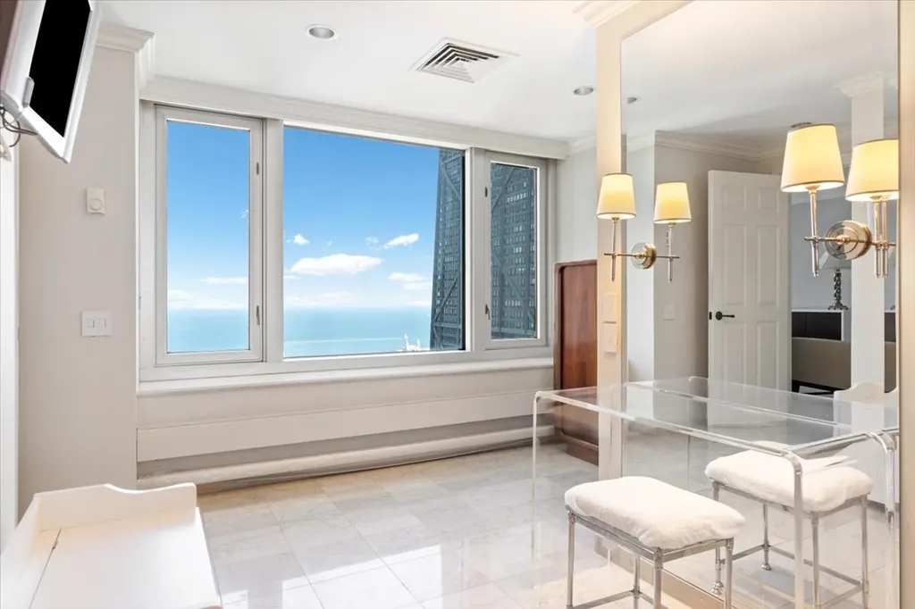 132 East Delaware Place Chicago IL 60611