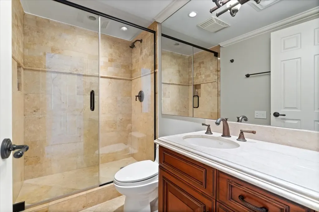 132 East Delaware Place Chicago IL 60611