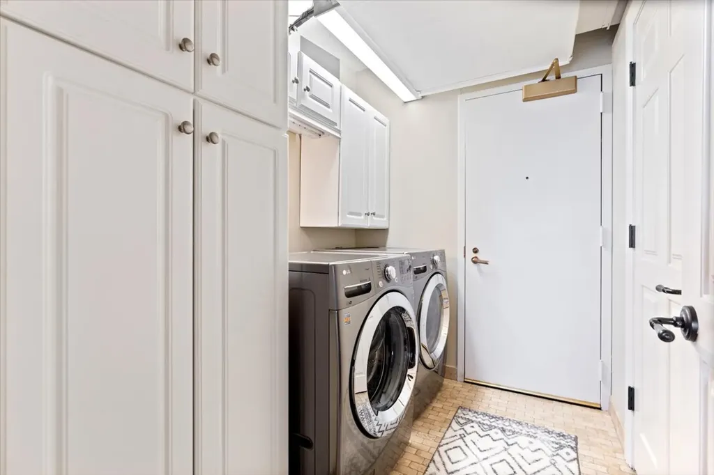 132 East Delaware Place Chicago IL 60611