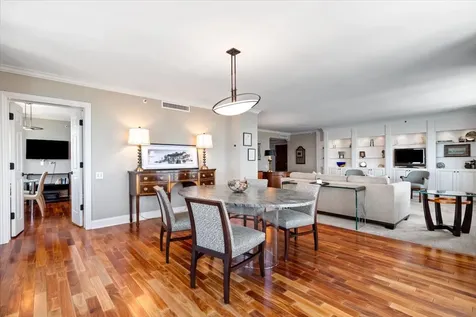 132 East Delaware Place Chicago IL 60611