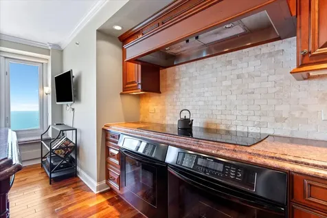 132 East Delaware Place Chicago IL 60611
