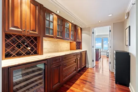 132 East Delaware Place Chicago IL 60611