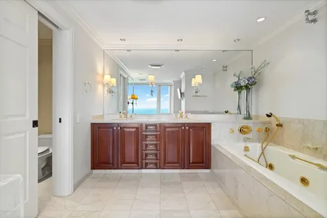 132 East Delaware Place Chicago IL 60611