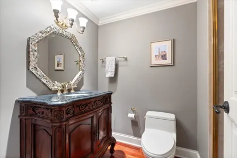 132 East Delaware Place Chicago IL 60611
