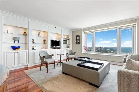 132 East Delaware Place Chicago IL 60611