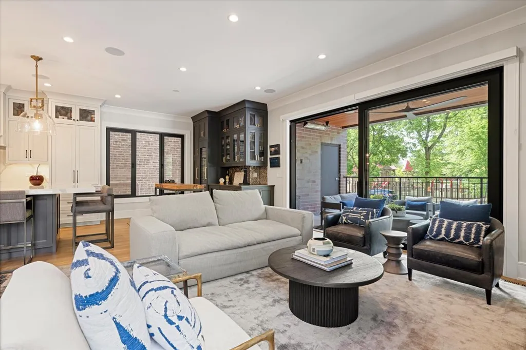 2207 North Orchard Street Chicago IL 60614