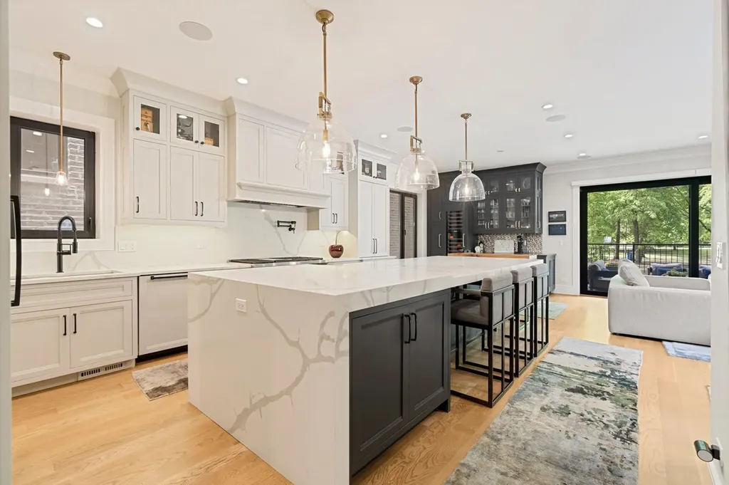 2207 North Orchard Street Chicago IL 60614