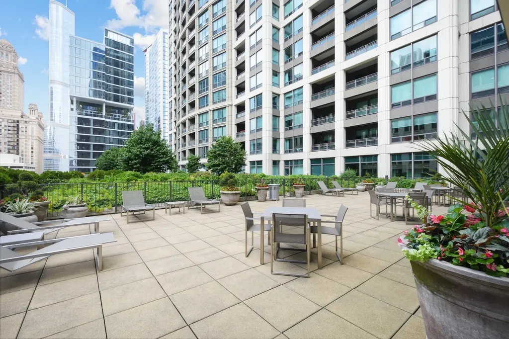 130 North Garland Court Chicago IL 60602