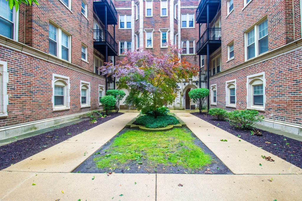 2335 East 70th Place Chicago IL 60649