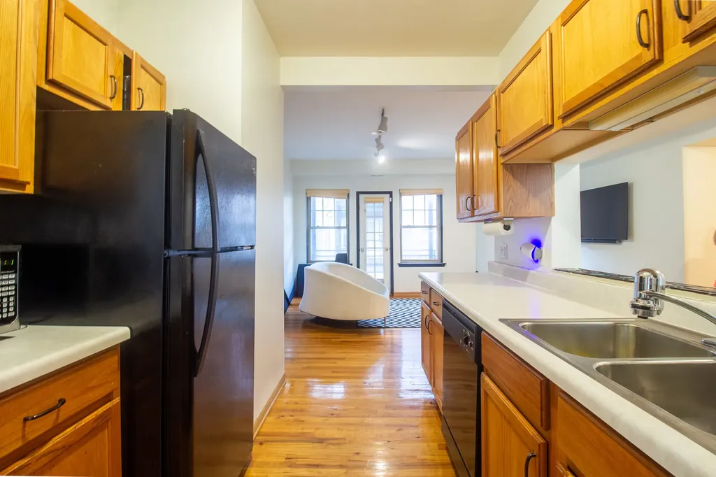 2335 East 70th Place Chicago IL 60649