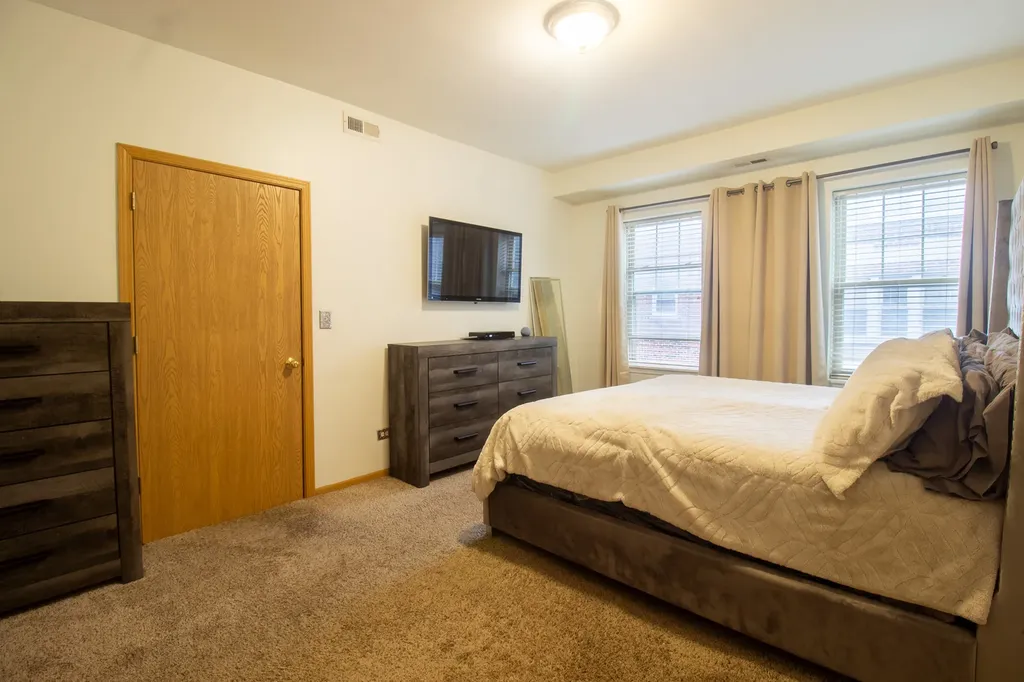 2335 East 70th Place Chicago IL 60649
