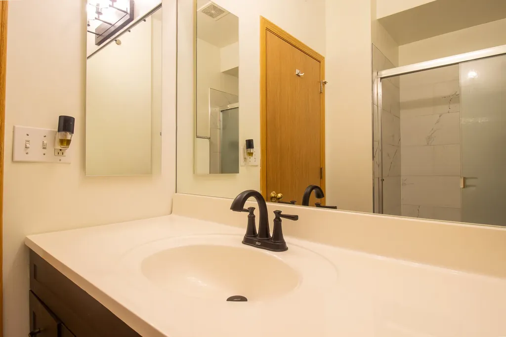 2335 East 70th Place Chicago IL 60649