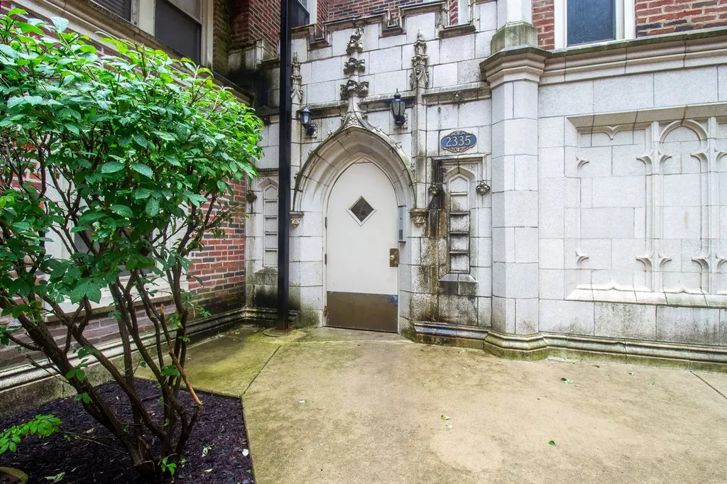 2335 East 70th Place Chicago IL 60649