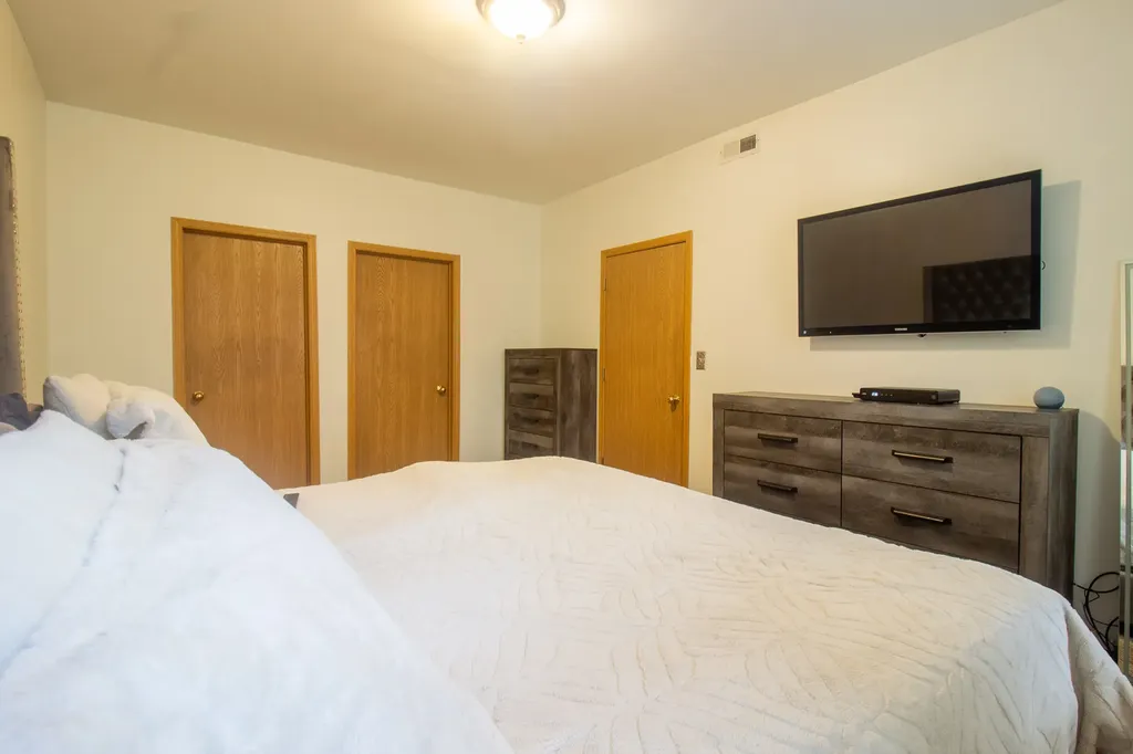 2335 East 70th Place Chicago IL 60649
