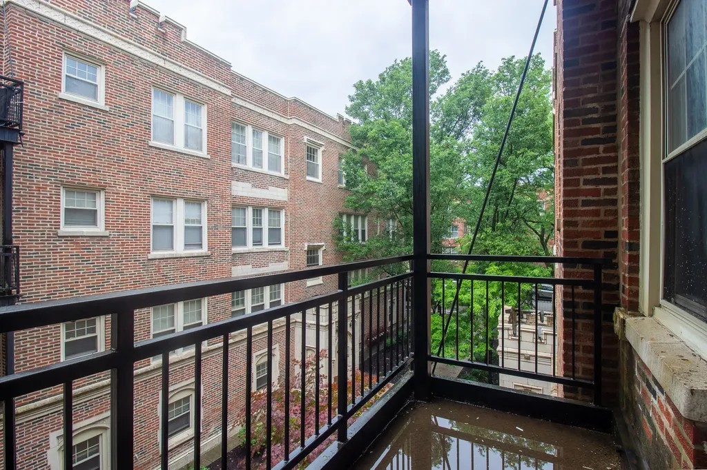 2335 East 70th Place Chicago IL 60649