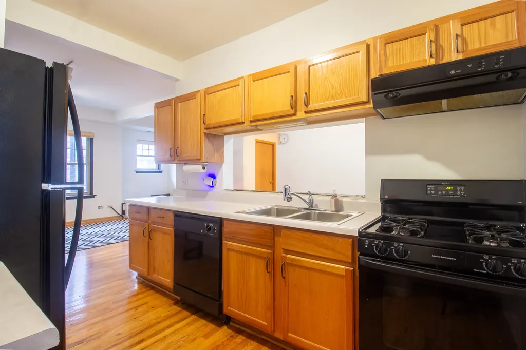 2335 East 70th Place Chicago IL 60649