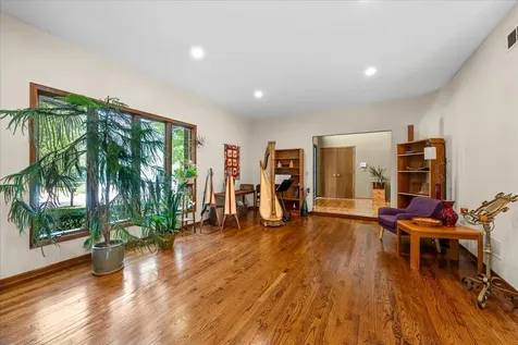 1317 Eskin Drive Northbrook IL 60062
