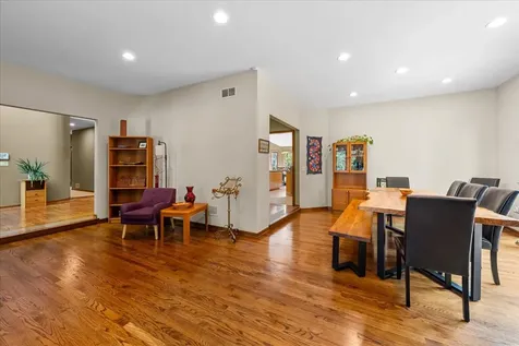 1317 Eskin Drive Northbrook IL 60062
