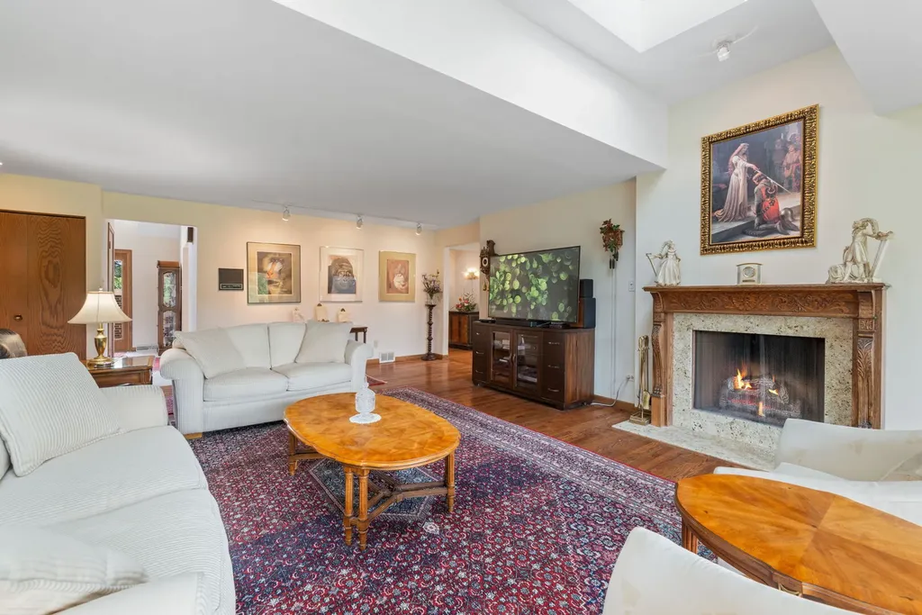 14 Hamilton Lane Oak Brook IL 60523