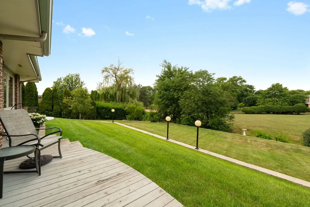 14 Hamilton Lane Oak Brook IL 60523