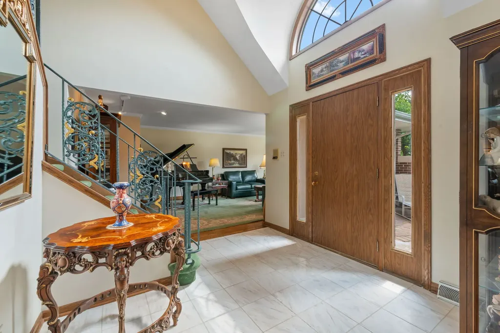 14 Hamilton Lane Oak Brook IL 60523