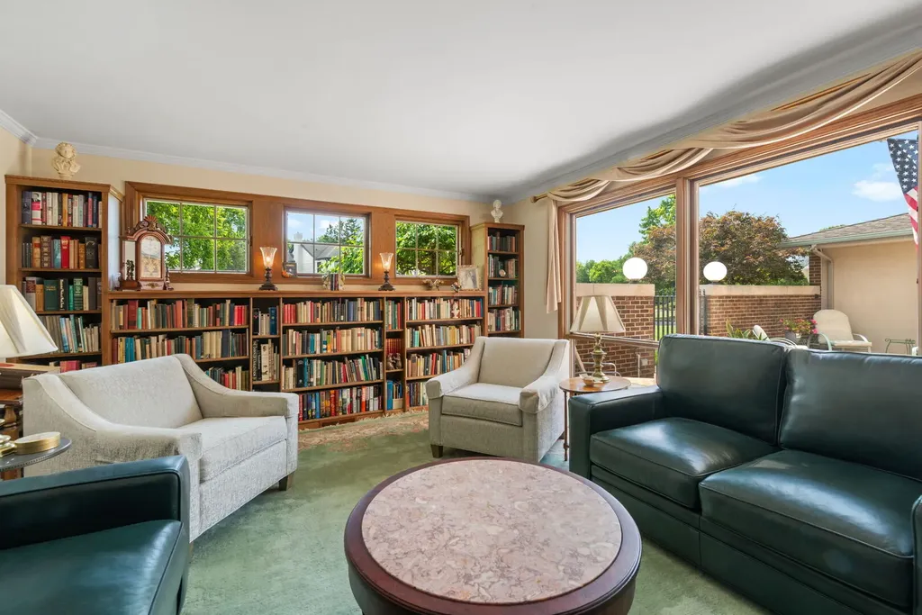 14 Hamilton Lane Oak Brook IL 60523